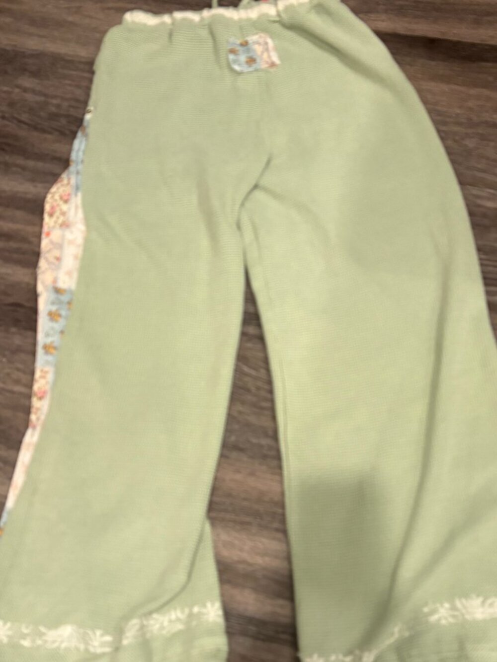 POL NWT Green patchwork pants with flowers size Large - Picture 2 of 6